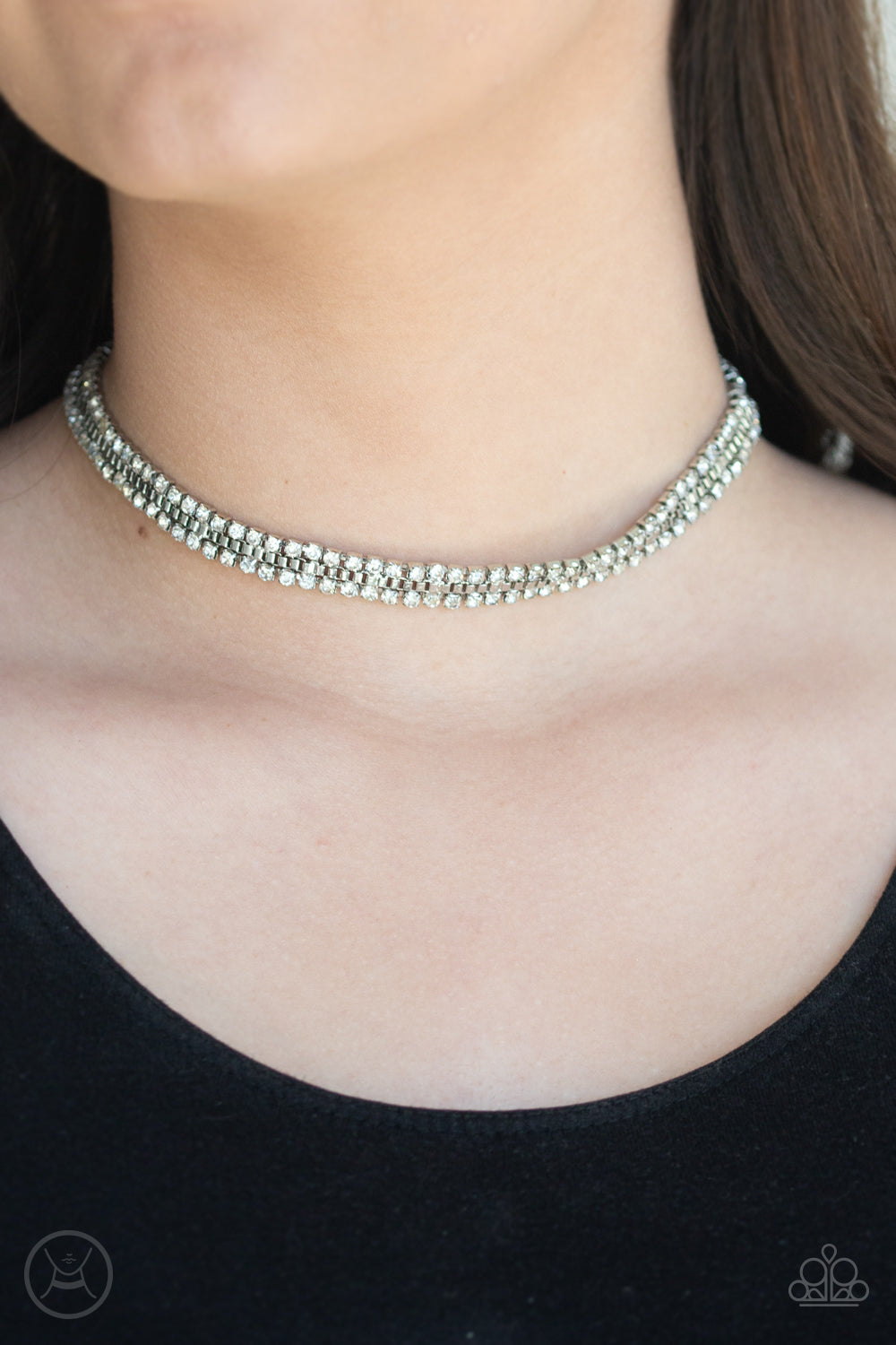 Full of Hot Heir White Choker