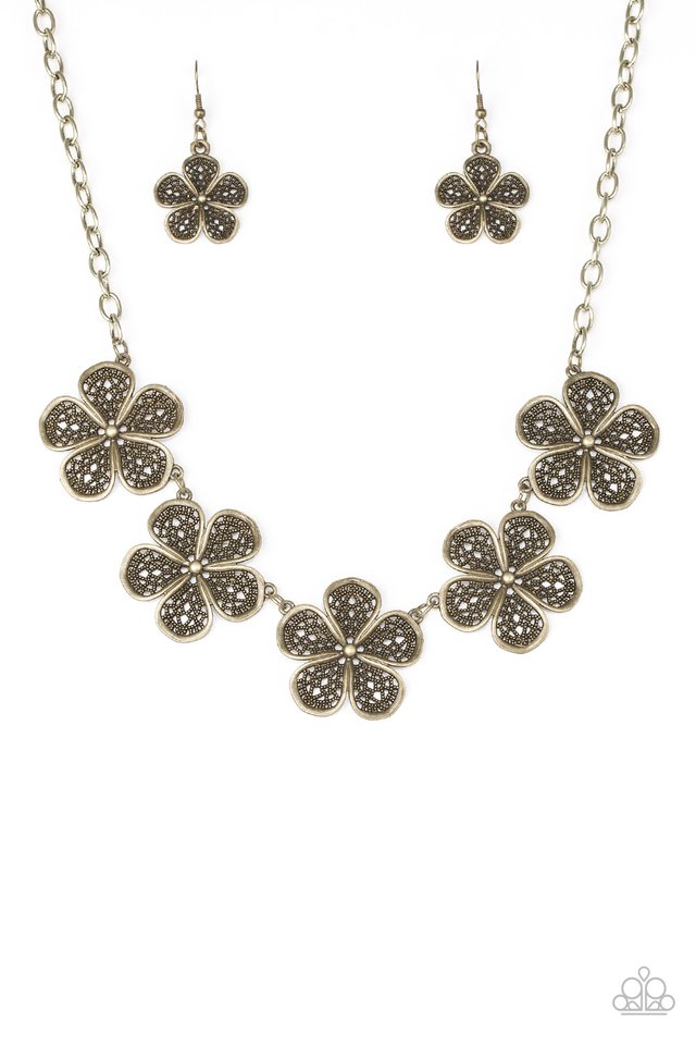 No Common Daisy Brass Necklace
